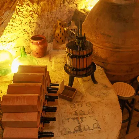 Villa Valeria, Casa con Cueva privada del 1748-3